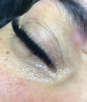 Sobrancelha com henna e cílios